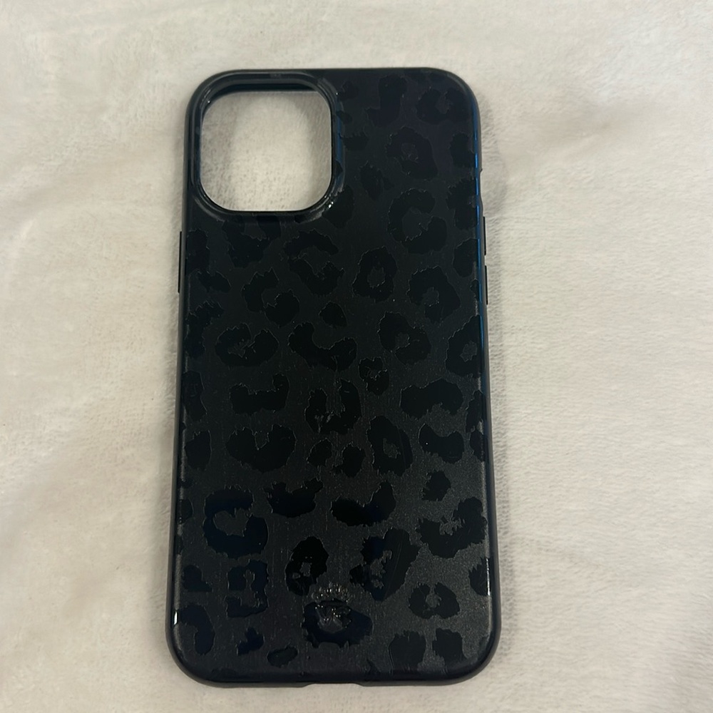 Black leapord phone case